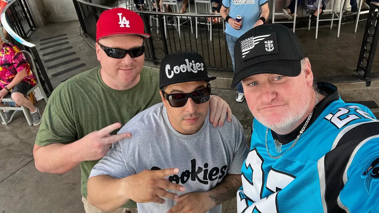 We Went To Hooters, A Comedy Show and Delivered, Then this happened. VLOG