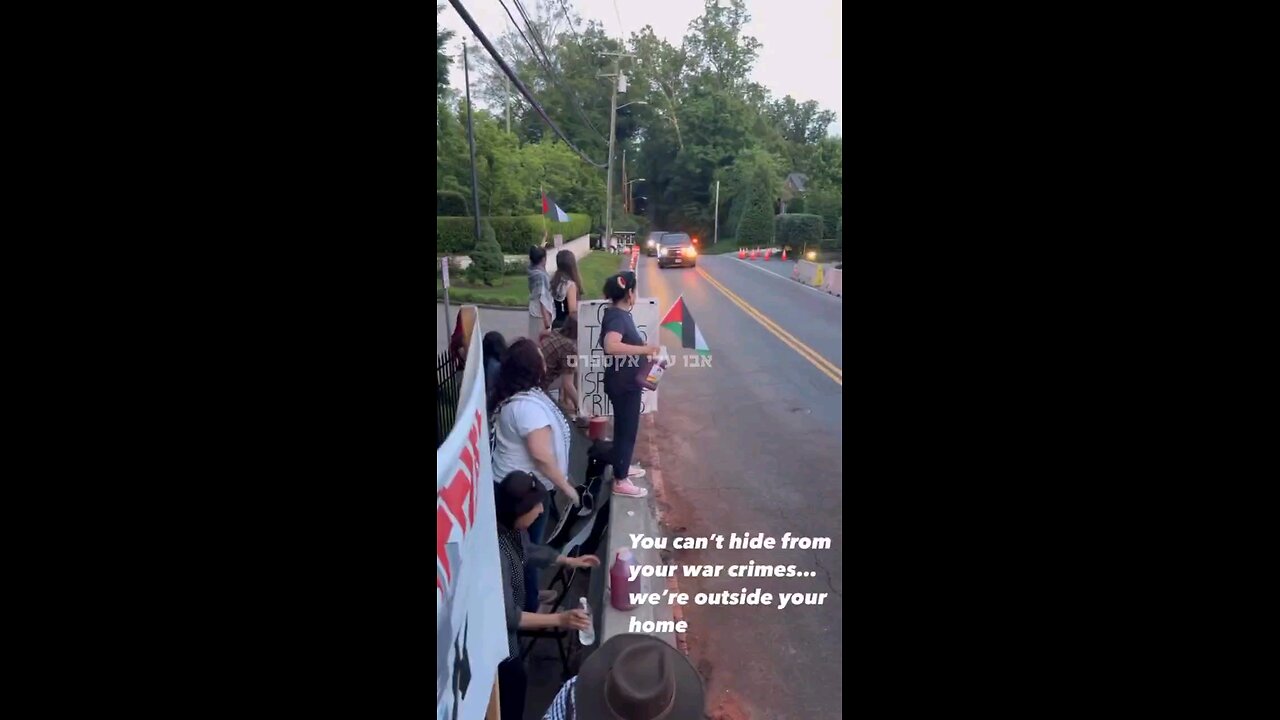 Outside Anthony Blinken's house. Dummies protesting against the guy who keeps blocking Israe? Ha?l