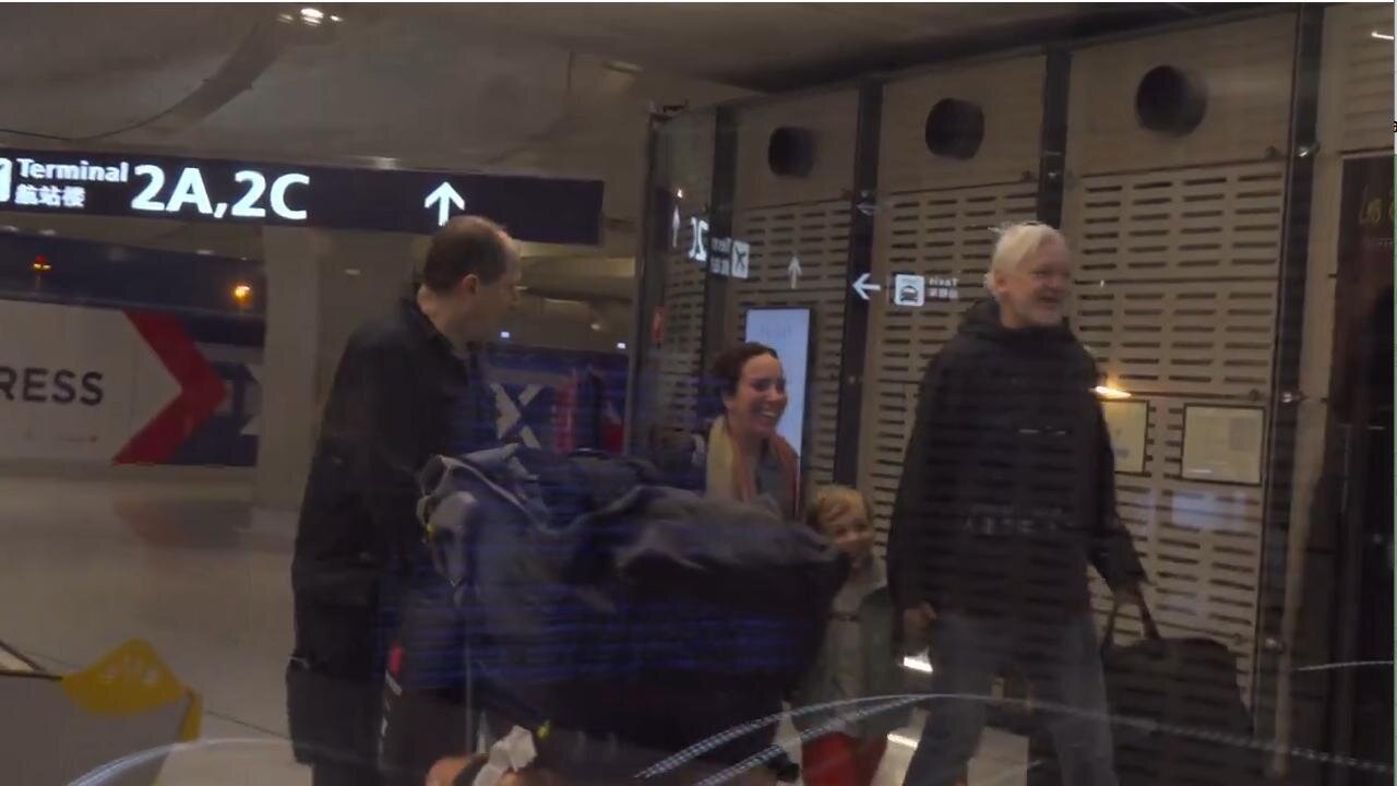 BREAKING 💗 Julian Assange arrives in France to give evidence to the Parliamentary Assembly of the Council of Europe (PACE) October 1 in Strasbourg.