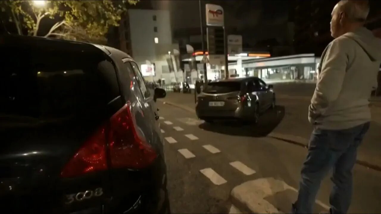 Fuel crisis intensifies in France, police appear to be checking fuel tanks before refuelling