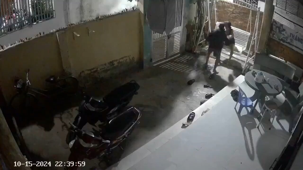 Guy sets his wife in fire