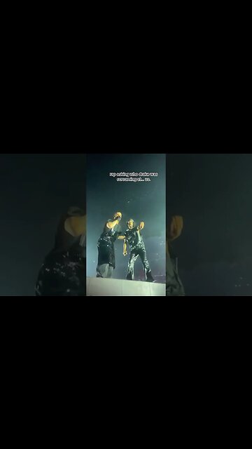 We flashed Drake & 21 Savage #itsallablurtour #drake