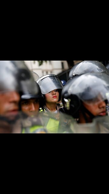 Badge Swap: Venezuelan Cops Join Protests After Maduro's "Win"