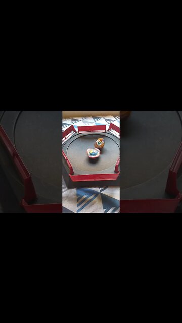 geist fafnir vs ultimate valkyrie #batalhadebeyblade #beyblade #beybladeburst