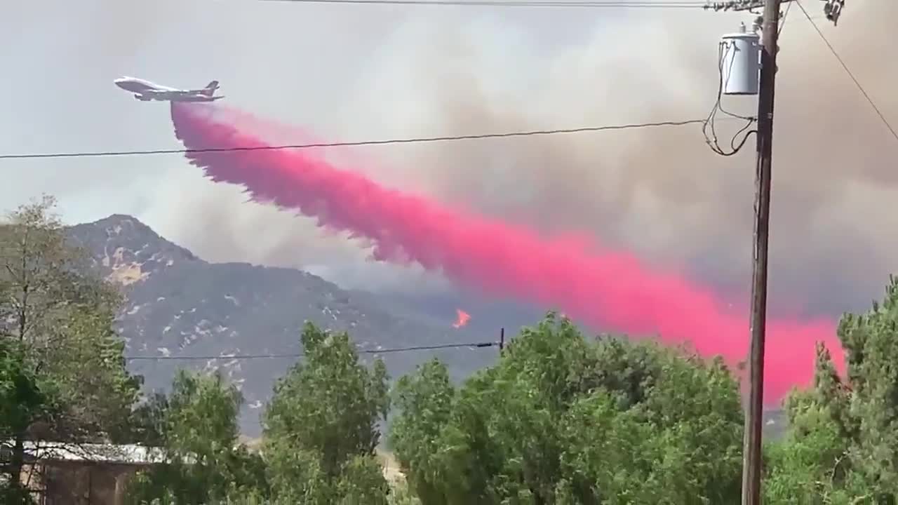 Amazing footage of huge airplane attempting to put out Apple Fire