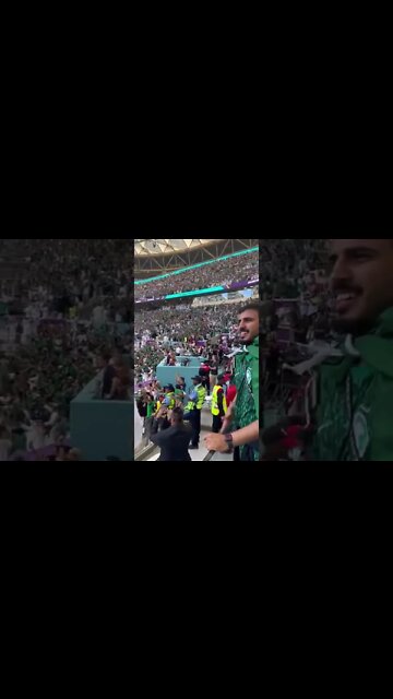 Árabes comemorando a vitória sobre a Argentina no estádio