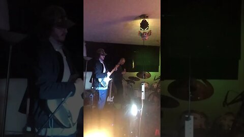 Troubleshooting mics while guitar warms up part 2