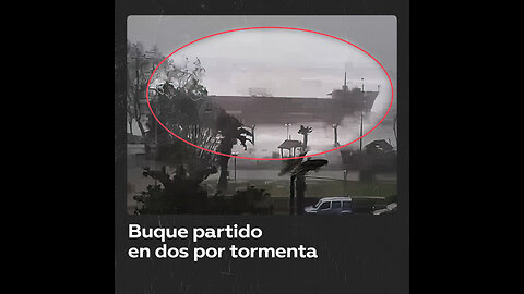 Una tormenta parte en dos un barco frente a las costas de Turquía