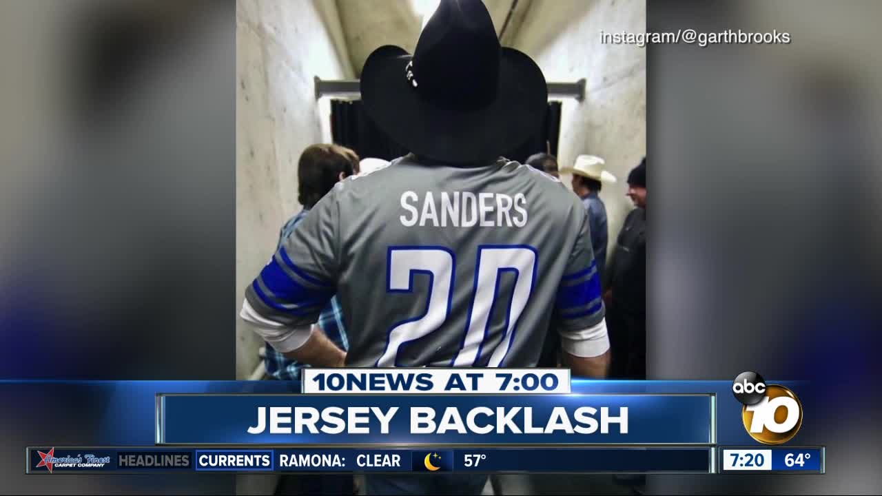 Garth Brooks wore jersey supporting Bernie Sanders?