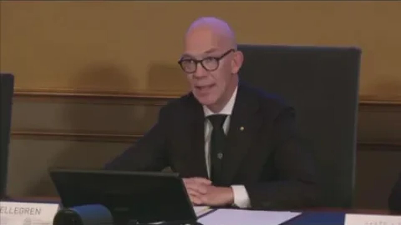 Трима учени си поделят Нобеловата награда за физика ВИДЕО