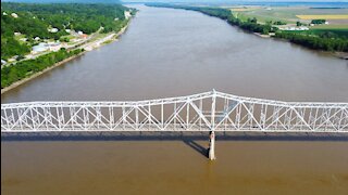 Flying the Mississippi River at Chester, IL on my DJI Mini 2 in 4K