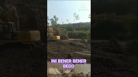 BEGO NYA KETERLALUAN.. MASAK BUKIT DIKERUK SIH.. #shortvideo #bego #excavator #komatsu #tambangpasir