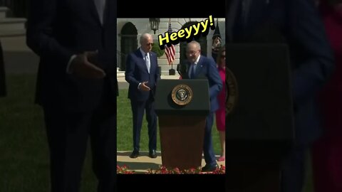 Biden forgets he already shook his hand