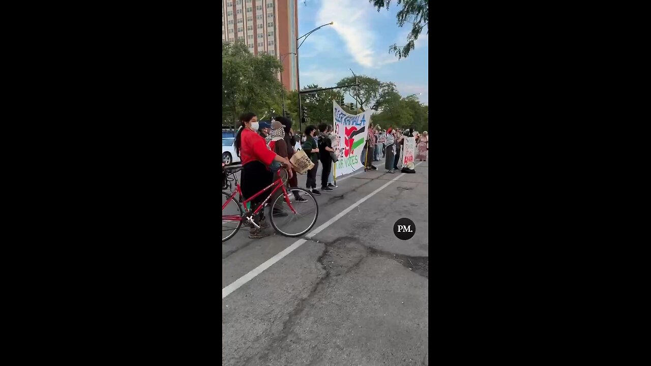 🚨BREAKING: Protesters Challenge Kamala Harris at DNC