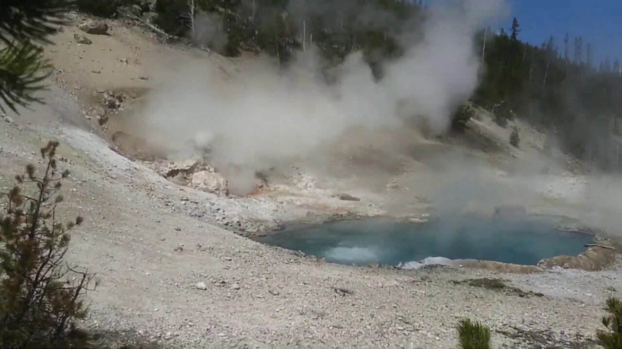 Sightseeing & Tourism: Journey Through Yellowstone National Park