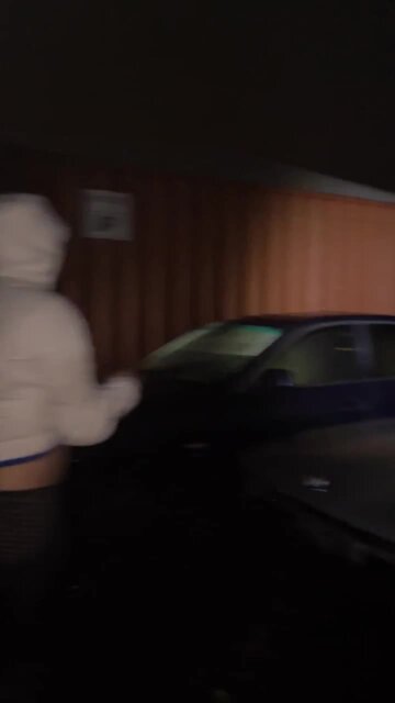 Group of people searching the area to help with rescue | Video Credit: @stephen5.0 / Instagram