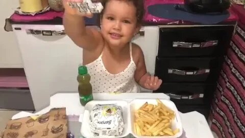 EU AMO COMER HAMBÚRGUER E BATATA FRITA #lanche #batatafrita #hamburger #comida #fy #viral #tiktok