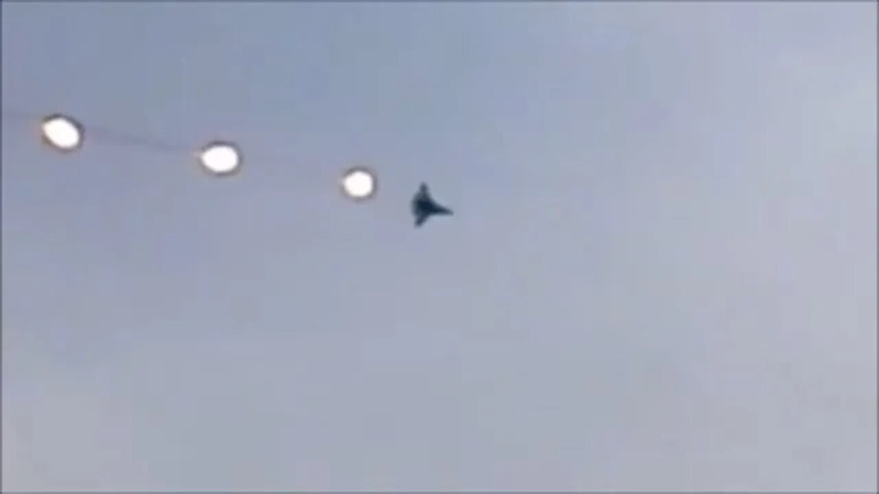 Su-35S I RUSSIAN FIGHTER JET I FIRING MASSIVE DECOYS FLARES I s35 combat jets I Ukraine war I