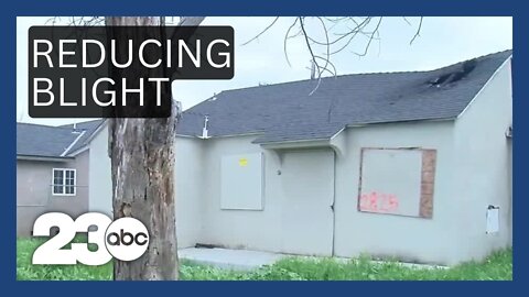 City auctions off tax-defaulted vacant properties for revitalization