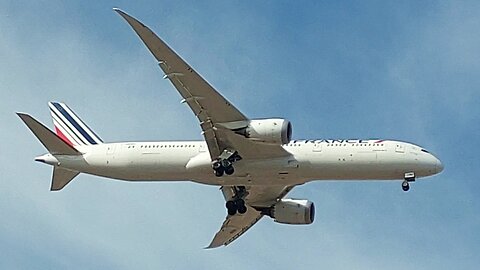 Boeing 787-9 Dreamliner F-HRBH en provenance de Paris à Fortaleza
