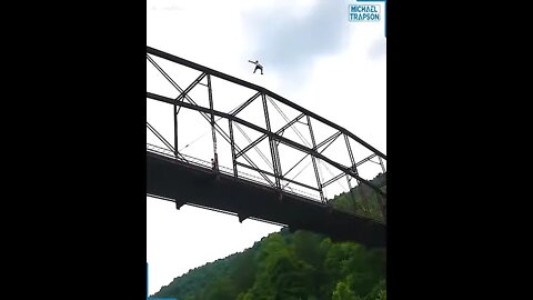 These people took living on the edge in a literal sense!!😱😬