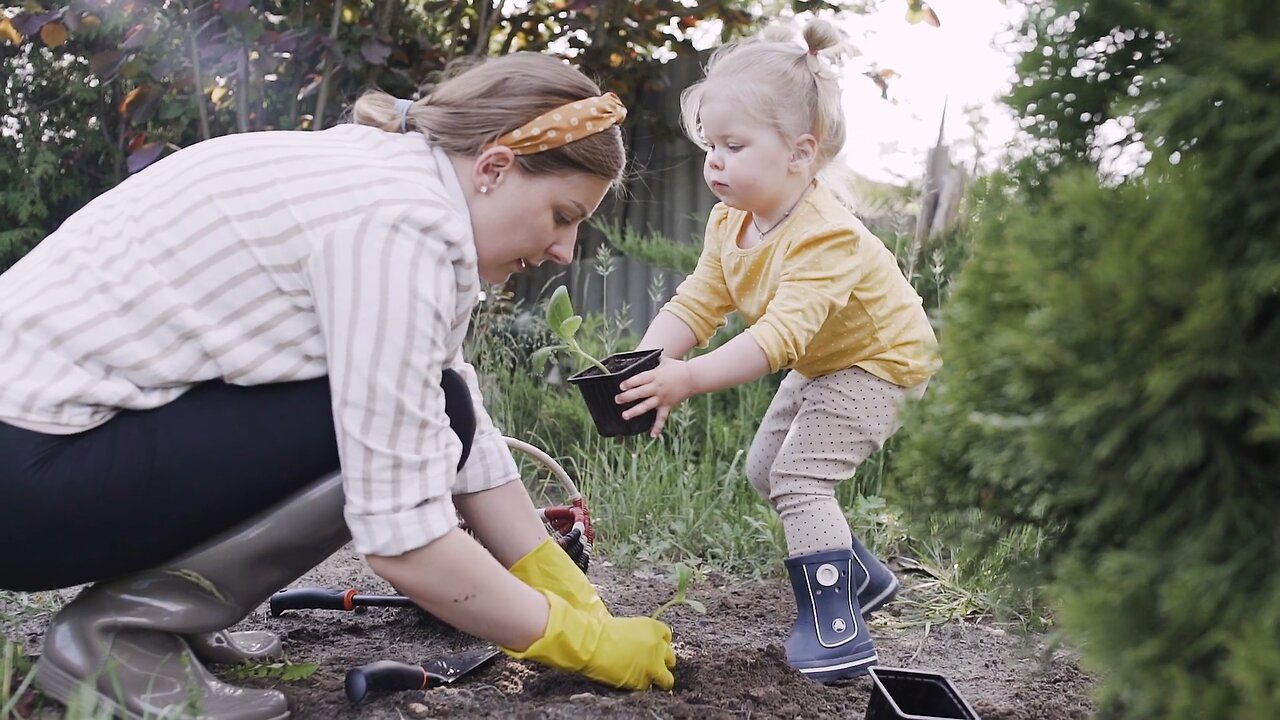 mother and daughter planting treesπππ