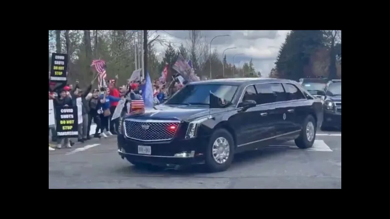 Trump Supporters Troll Biden as He Arrives at Seattle College