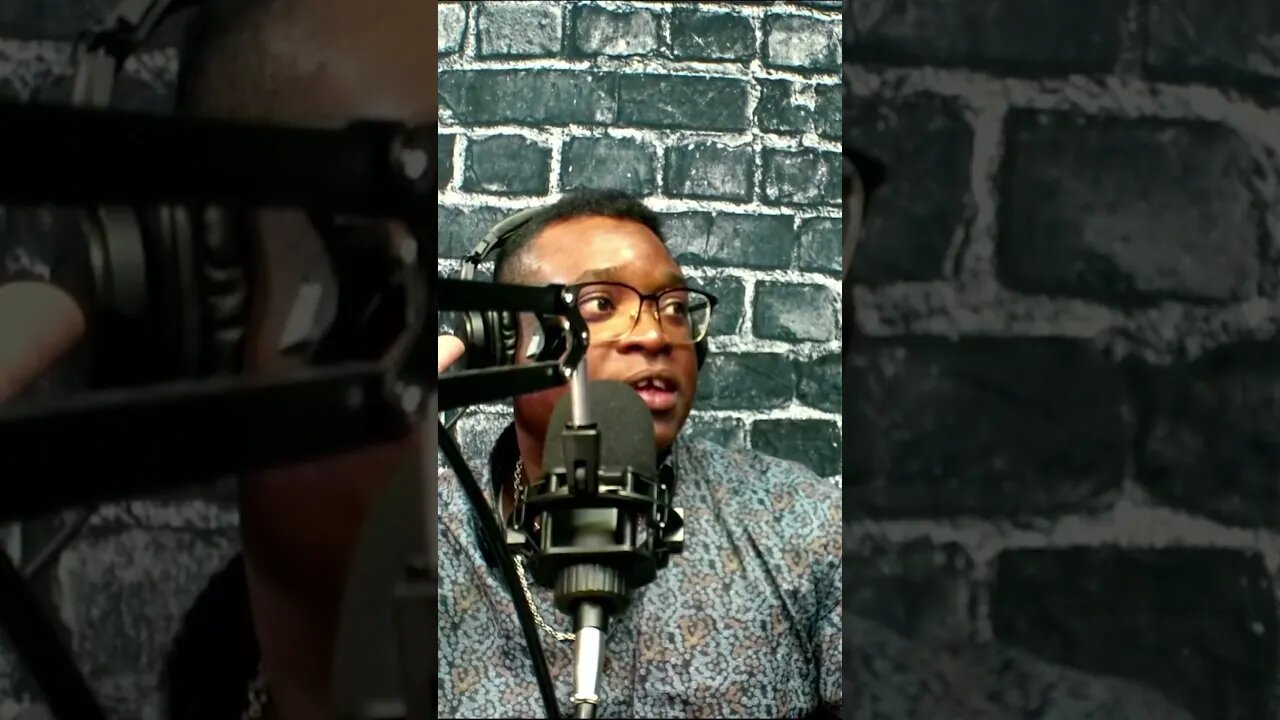 If an airliner loses both engines, it will glide for miles.