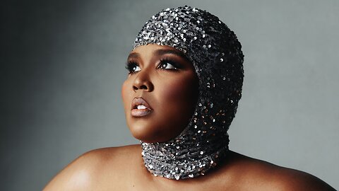 Lizzo Drops A New Year’s Day Weight Loss Bomb 💣 ….She Looks Amazing!! 🤩