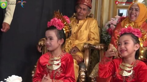 Pengantin Memasuki Pelaminan dan di sambut Tarian anak-anak di Desa Gunung Agung Tengah Pagaralam