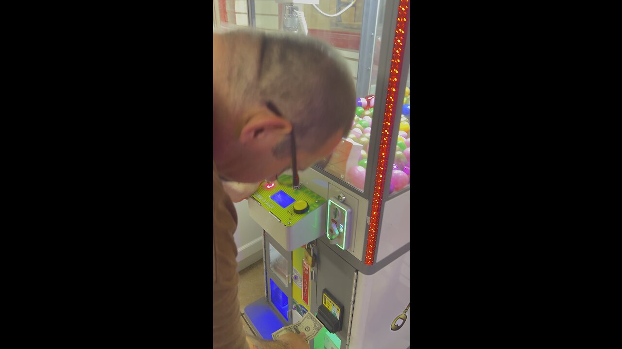 Egg Claw Machine #clawmachine #gamers #eggs