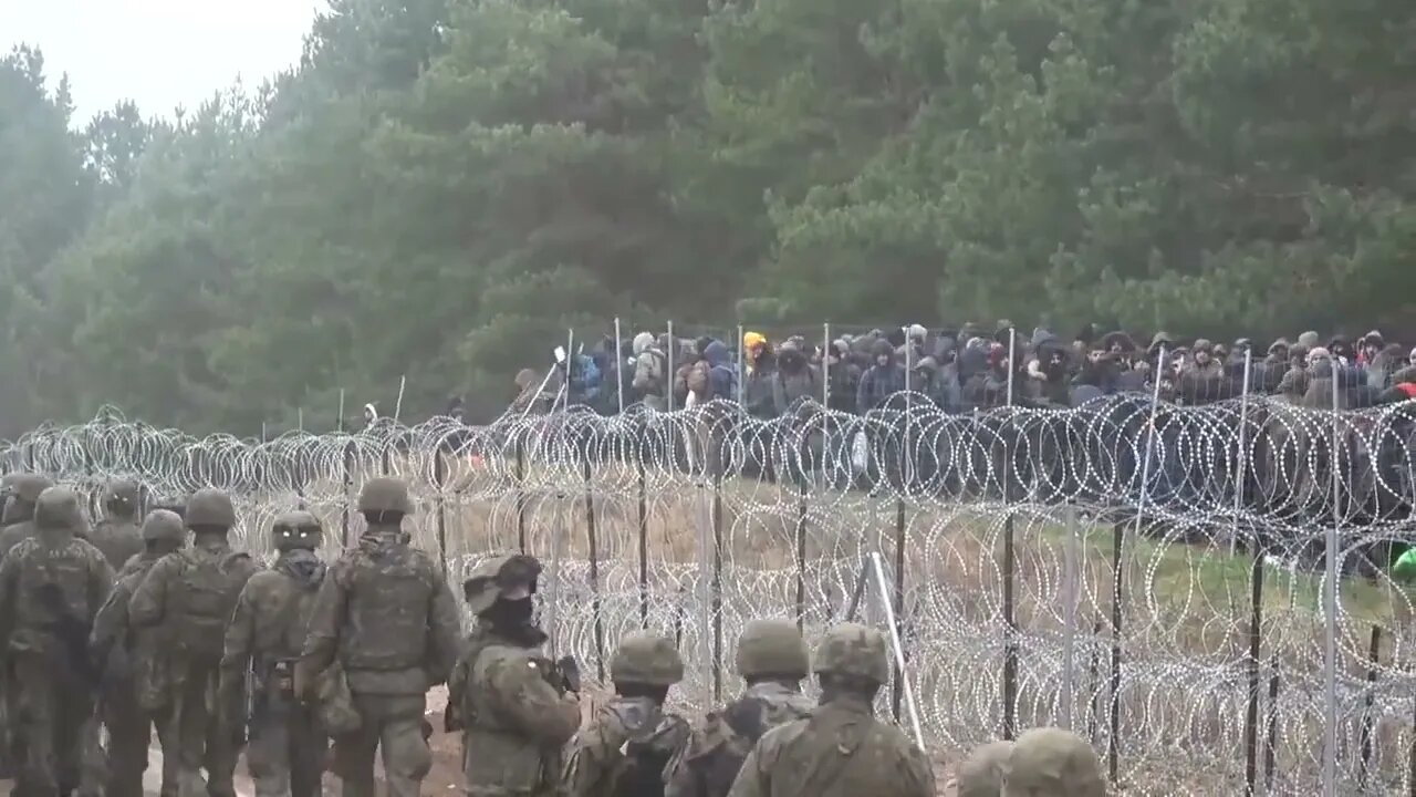 🇺🇦GraphicWar18+🔥"Migrants Try Break Polish Border" Army Sent - Glory to Ukraine Armed Forces(ZSU)