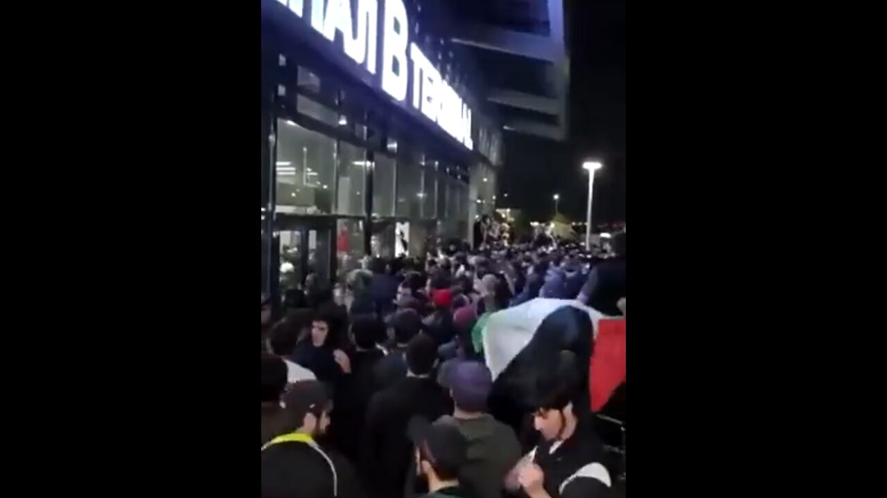 Angry Mob Storms Russian Airport Looking For Jews