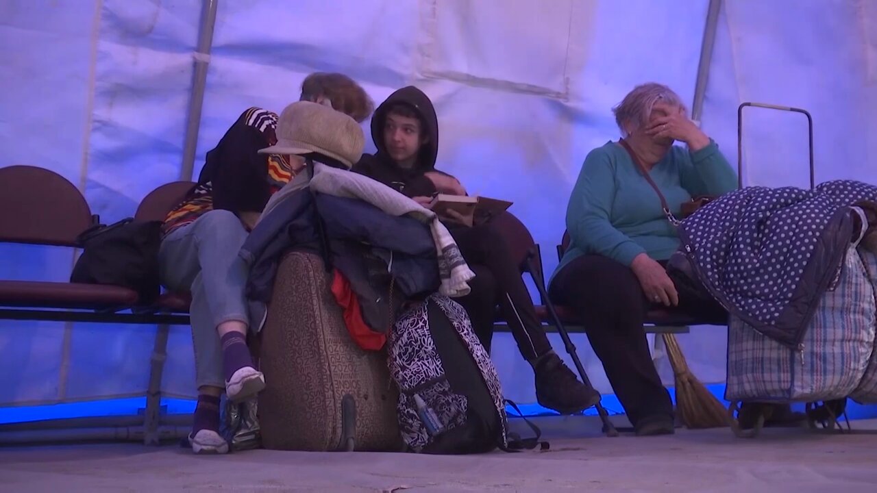 Refugees from Ukraine crossing Kantemirovka checkpoint in Voronezh Region