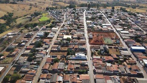 Sobrevoando a cidade de Ouro Verde de Goiás