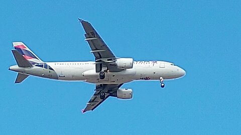 Airbus A320 PR-MHK na aproximação final vindo de Manaus para Fortaleza