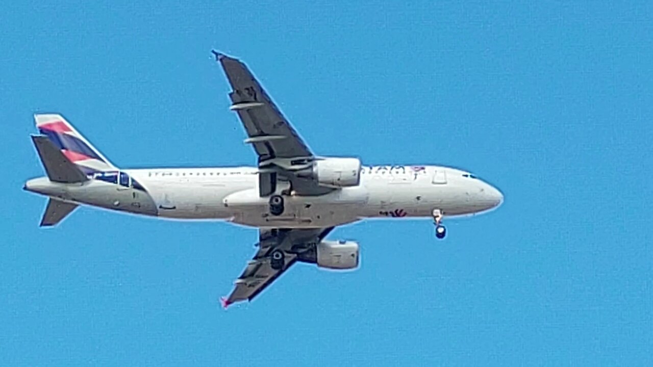 Airbus A320 PR-MHK na aproximação final vindo de Manaus para Fortaleza