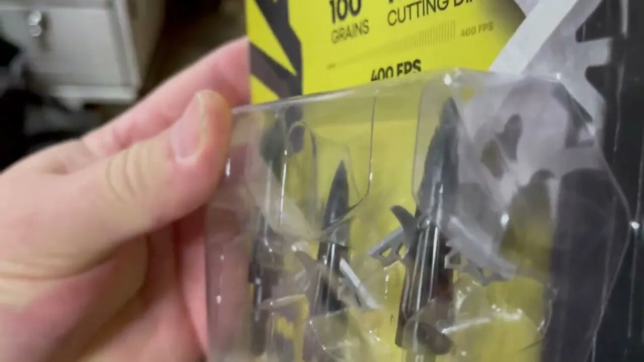 Barnett Hyper Flights and the NAP DK 4 broad heads