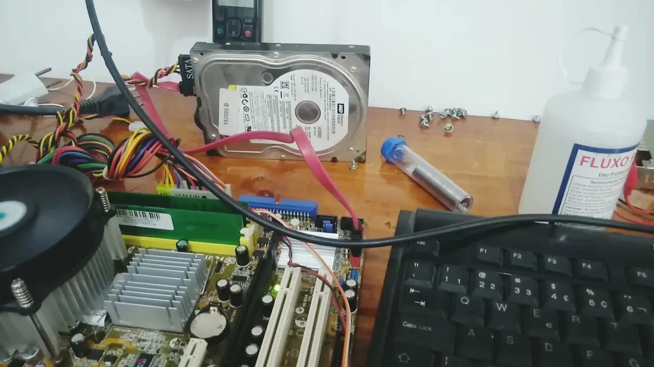 CONECTEI O HD E LIGUEI O PC POSITIVO ACHADO NO LIXO! VEJA SÓ O RESULTADO.