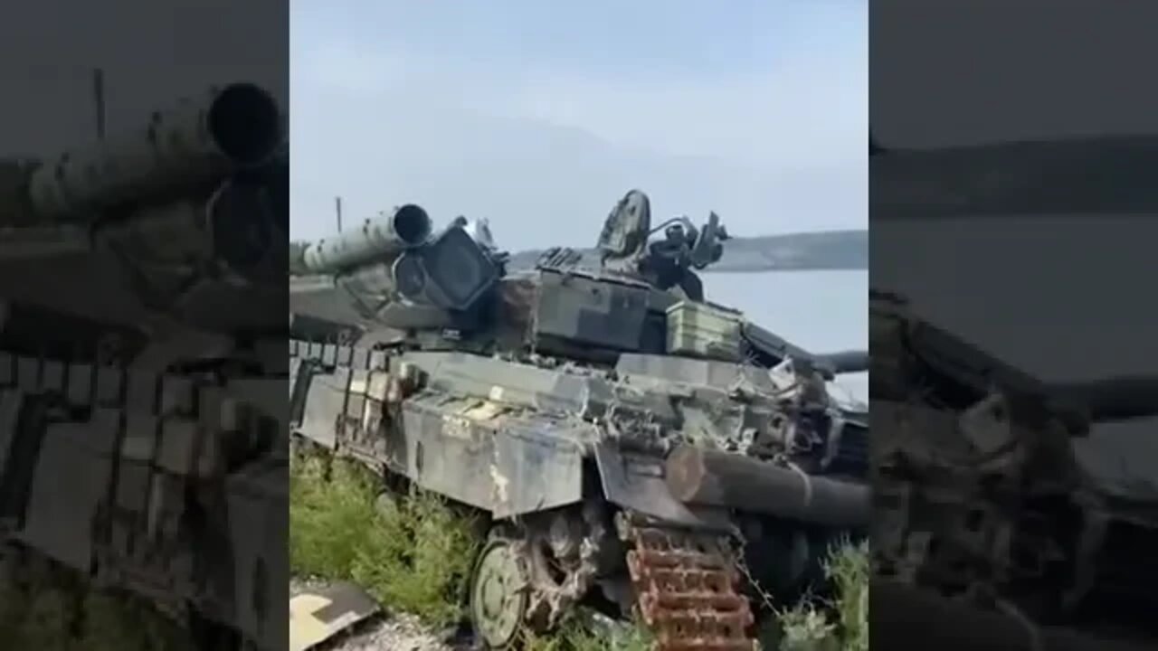 A damaged T 64BV tank of the Armed Forces of Ukraine at the Oskol reservoir in the Kharkiv region