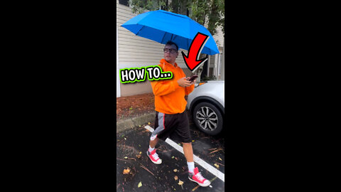 How to hold umbrella handsfree
