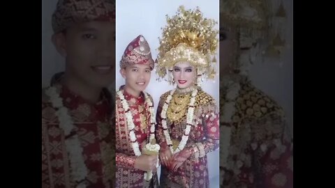 Pakaian Pengantin Adat Palembang.