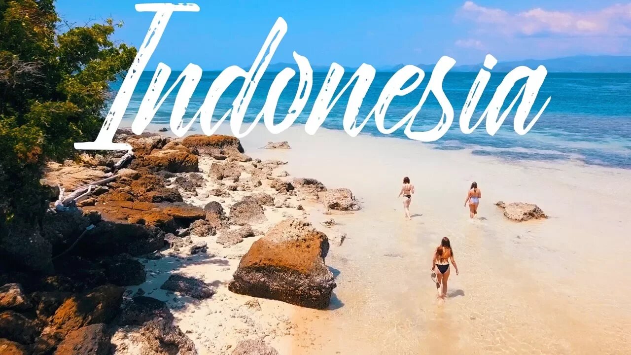 KOMODO BOAT TOUR DAY 1 || INDONESIA VLOG || DRONE