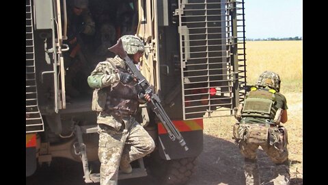MARINES OF THE UKRAINIAN AF NAVY BEGAN SEIZING BRITISH MASTIFF ARMORED VEHICLES