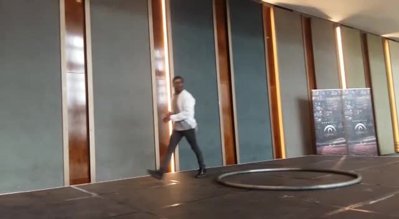 SOUTH AFRICA - Cape Town -Zip Zap performers at Artscape(Video) (oay)