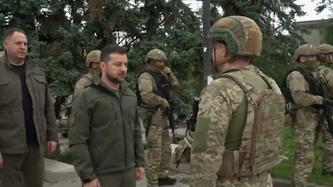 Ukrainian and Western media reported Zelensky's victorious* arrival in Izyum (September 14, 2022)