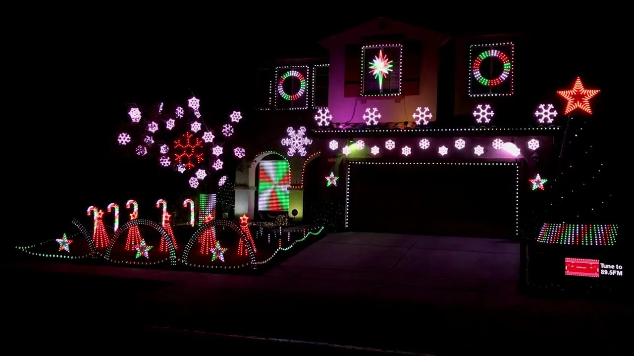 "Christmas Every Day" (Simple Plan) - xLights Around the World