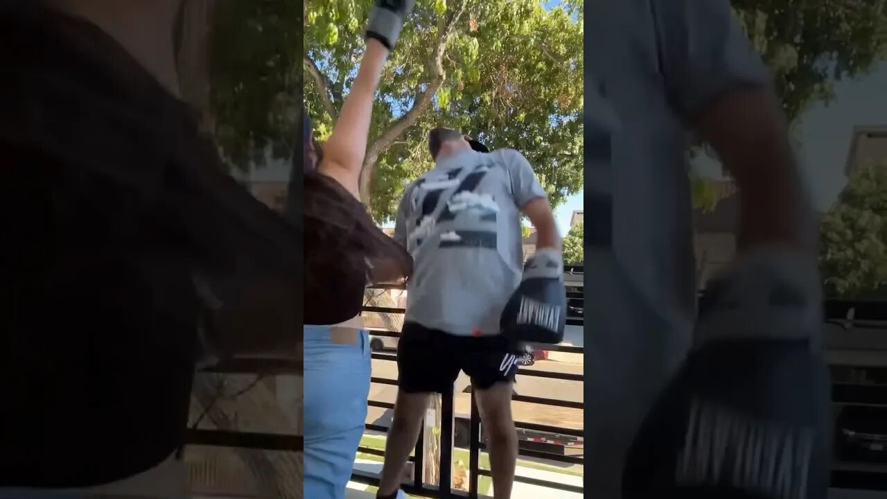 Guy Get Beat Up By His Girlfriend? 🤣