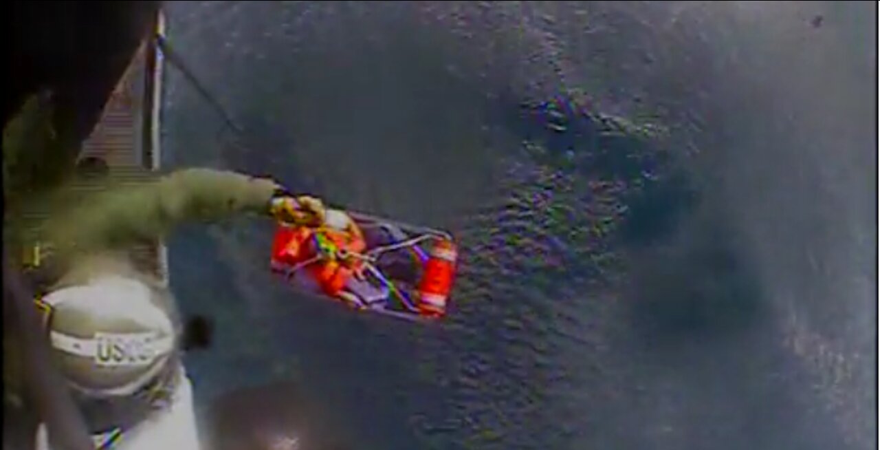 Coast Guard rescues 2 after boat sinks 40 miles west of Bradenton