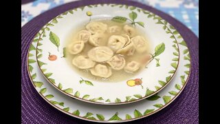 Chama a familia que hoje tem Capeletti in brodo